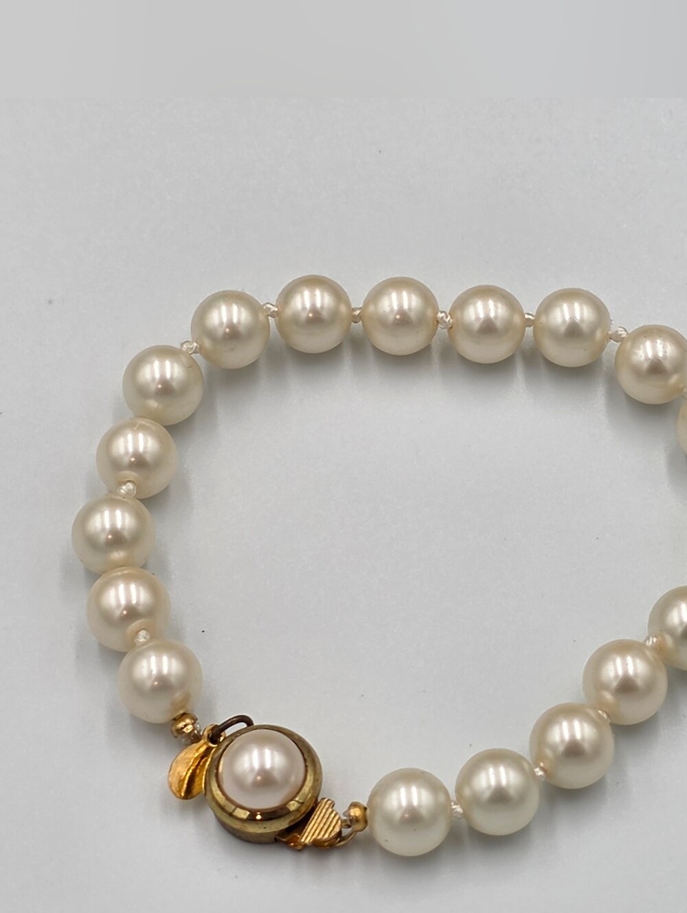 Premier Designs Classic Ivory Faux Pearl Bracelet with Vintage Gold Clasp